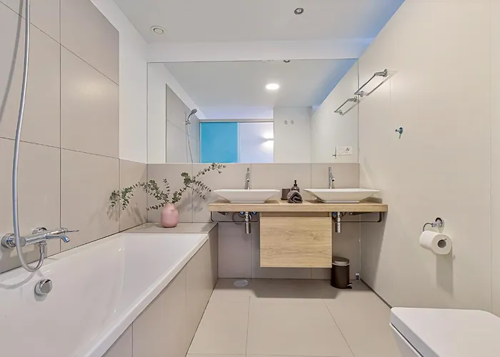 Luxurious 3-Bed And 3 Bathroom Apartment - Reserva Del Higueron
